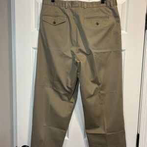 L.L. Bean 100% Cotton Men's 36x30‎ Khaki Pants Comfort Waist Pleated Front